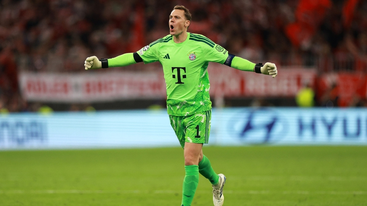 Fußballer Manuel Neuer jubelt während eines Fußball-Match