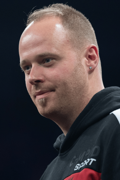 Max Hopp beim Dartwettkampf.