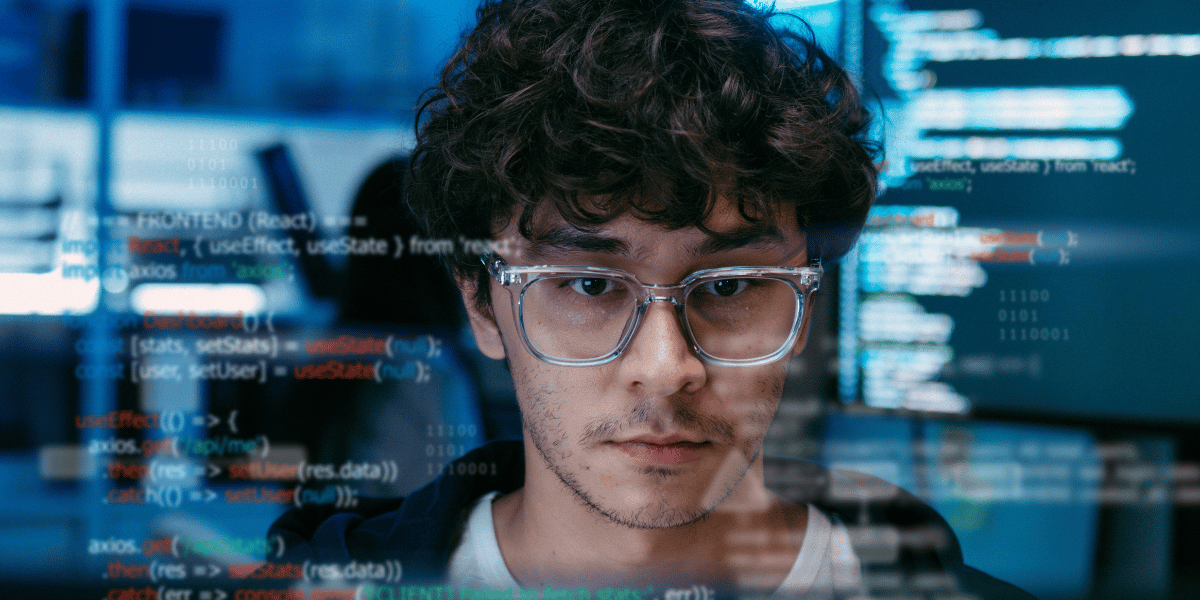 Mann mit Locken codet.
